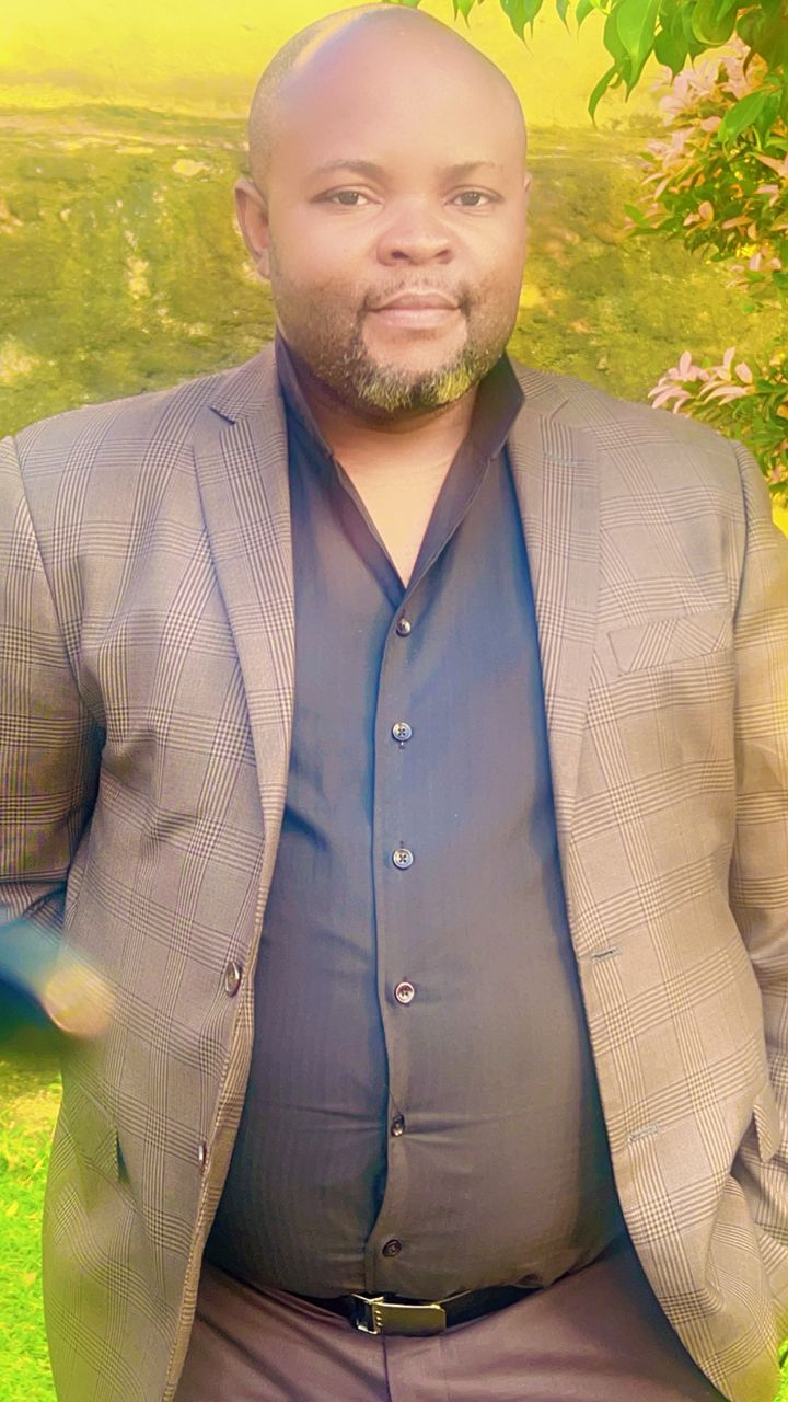 À propos jean claude bosanga bawiki directeur gérant